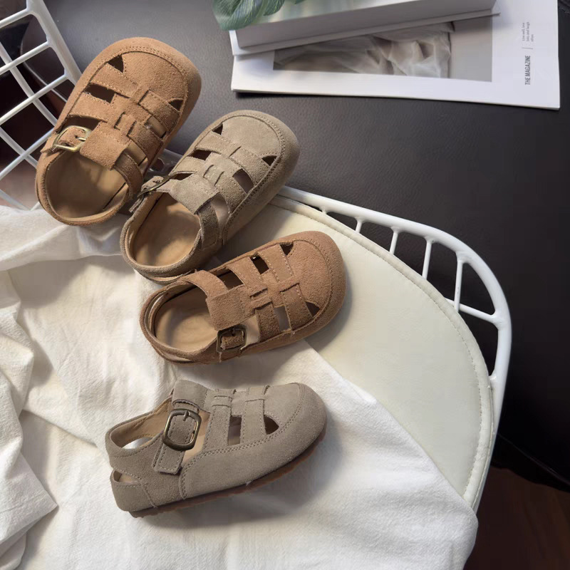 Children's Closed-Toe Genuine Leather Sandals for Girls, 2026 Summer New Anti-Kick Soft-Soled Beach Shoes, Retro Versatile Birkenstock-Style Shoes