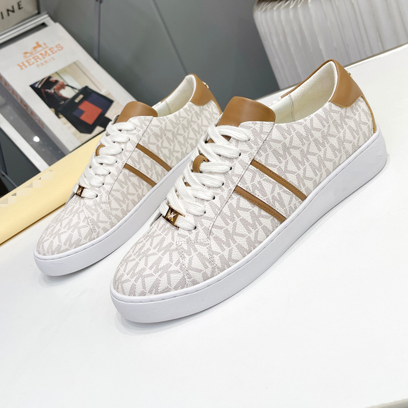 Europa y América de moda casual zapatos individuales mujeres 2025 nuevo impresión de cuero MK hebilla de metal universal pequeño cordón de zapatos blancos transfronterizos