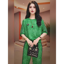 时尚高端潮牌休闲穿搭女士套装夏季微胖减龄显瘦绿色短袖两件套