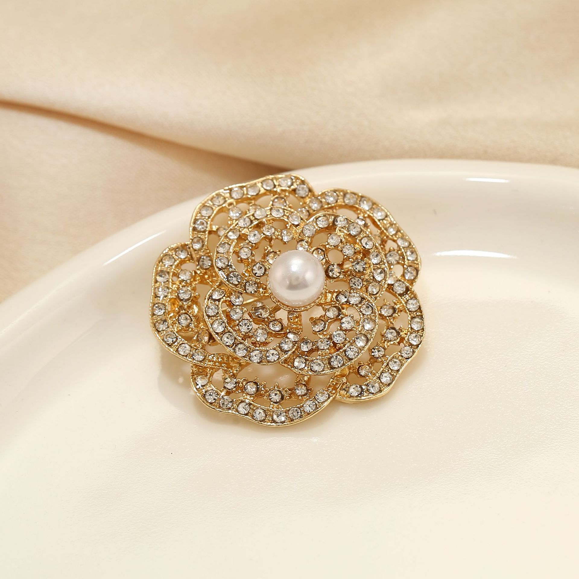 Pearl Flower High-End Rhinestone Brooch Anti-Slip Pin For Sweaters, Coats, Suits, And Clothing Decorations_voghion.com