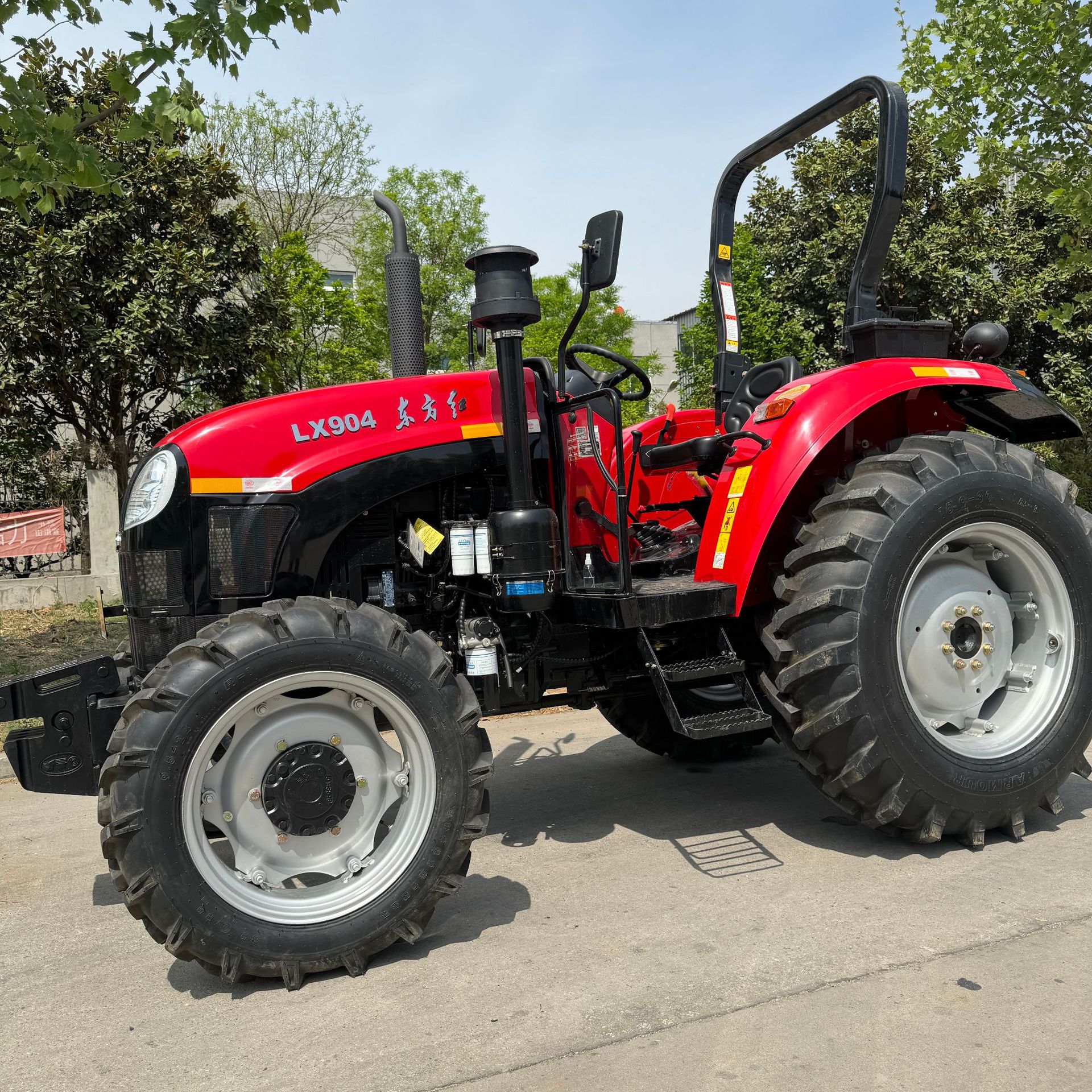 Tractor Dongfanghong 1604, tractor agrícola de 160 caballos de fuerza con tracción en las cuatro ruedas, microcultivador rotatorio para labranza agrícola.