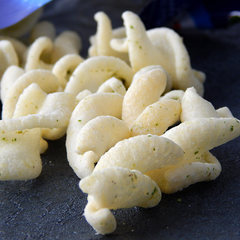 Wangwang Langwei Xian Vegetable Flavor Potato Chips Puffing Snack Office 30g Bag Packaging Supermarket Food Bulk Sale