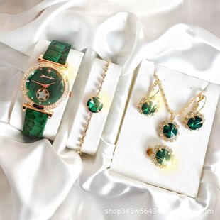 ���Q����M����ʯӢ�ֱ�r���p����Ů��A�������Ƥ��S�ҬF؛