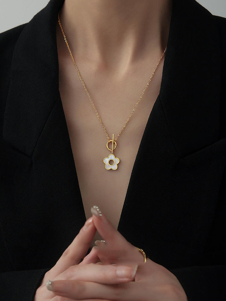 Women's Gender Sweet Heart Shape Titanium Steel Artificial Gemstones Zircon Pendant Necklace In Bulk