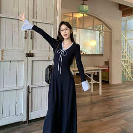 韩系气质V领花边连衣裙女秋新款修身显瘦温柔系带长袖高级感裙子