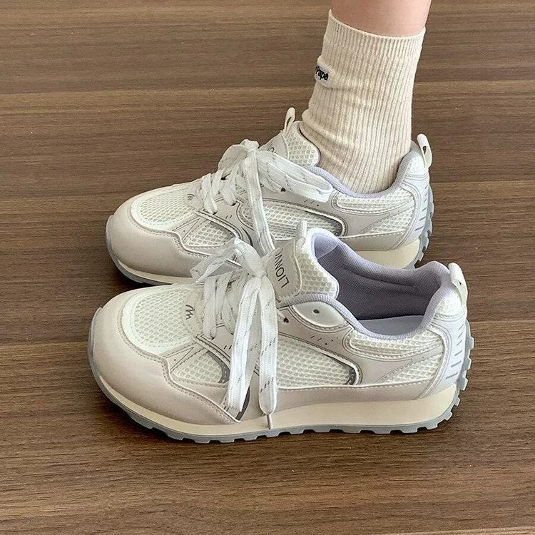 Интернет-красный взрыв дикие легкие кроссовки на толстой подошве женские 2025 новые весенние приросты повседневная сетчатая лапша обувь