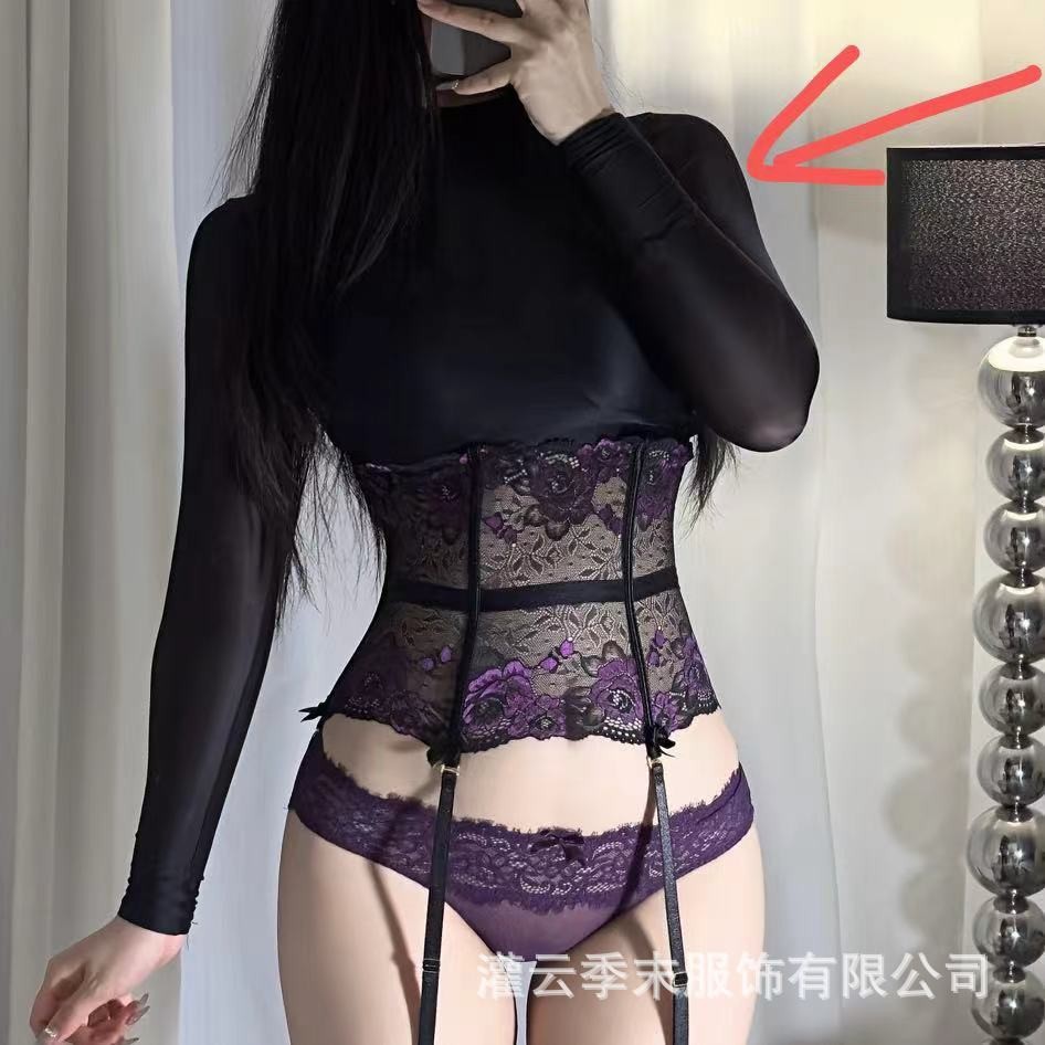 같은 스타일의 글로시 탑