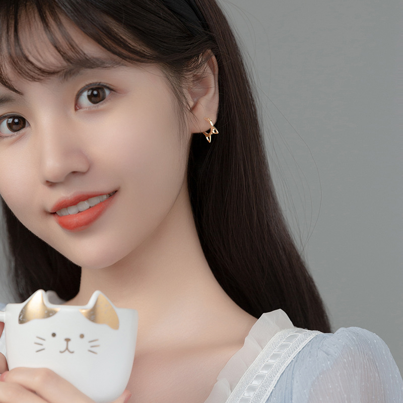 Eloch s925 plata adornos huecos orejas de gato corto pernos de orejas de verano coreano joyas de orejas dulces G9806