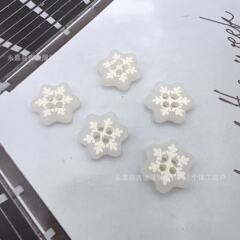 樹脂クリスマス雪ボタンシャツの小さいボタンの子供のセーターの4つの目の装飾のボタンのアクセサリの卸売り