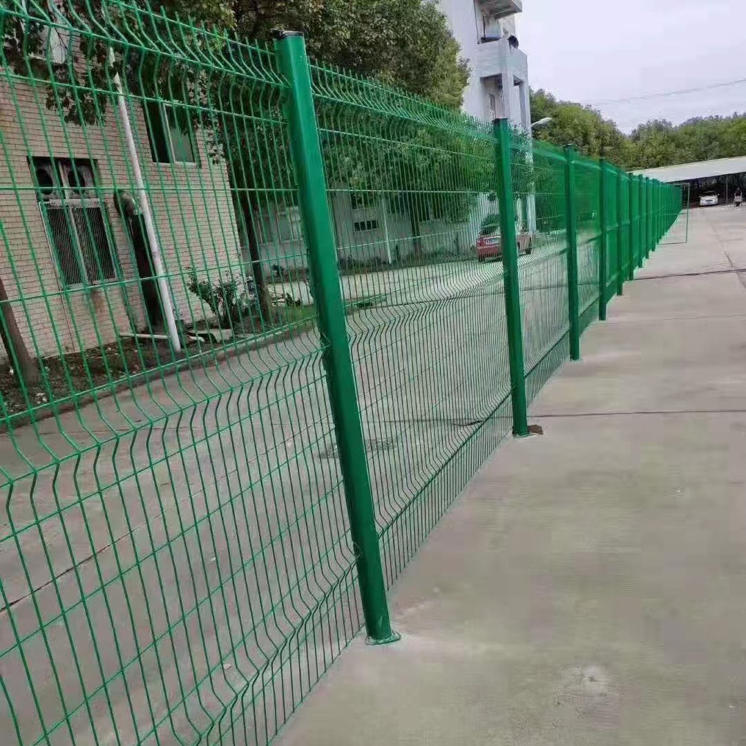 重庆筛网 桃型柱护栏网 三折网护栏网 护栏网 重庆护栏网 围栏网