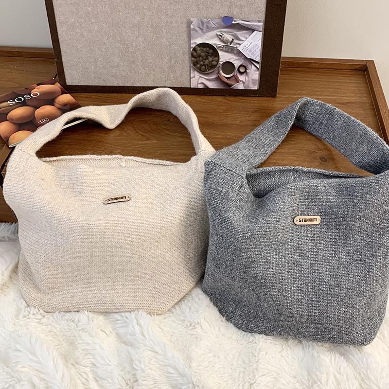 Bolsa de hombro de punto otoño y invierno nuevo estilo coreano simple color sólido temperamento de lana bolsa de mano bolsa de mochila