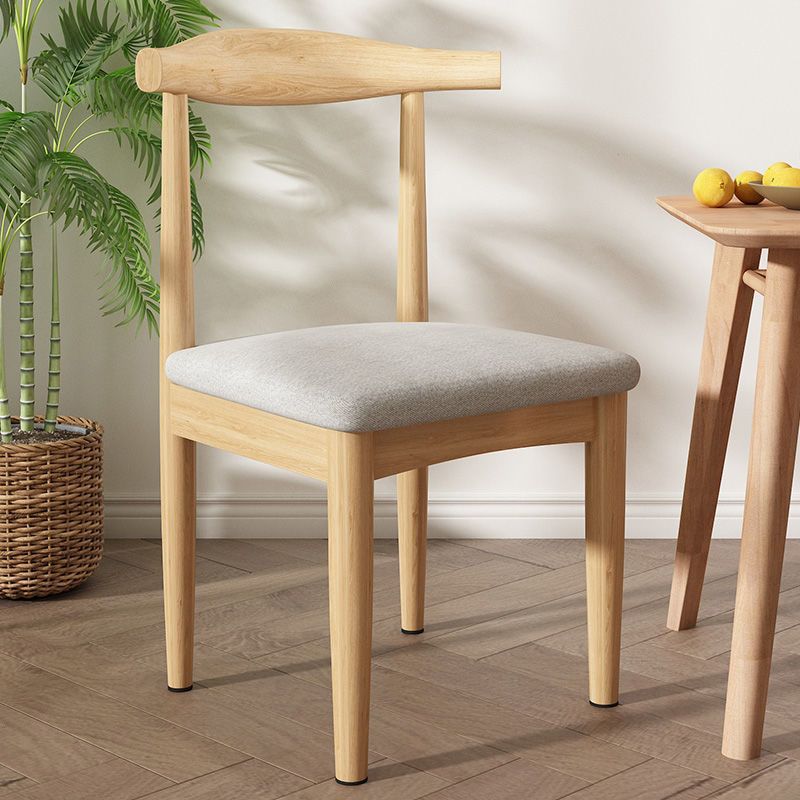 Fraxinus mandshurica 라이트 그레이 패브릭 쿠션 혼 의자 [우아한]]