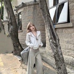 白灰色短款卫衣外套2025早秋新款连帽开衫美式辣妹运动休闲上衣