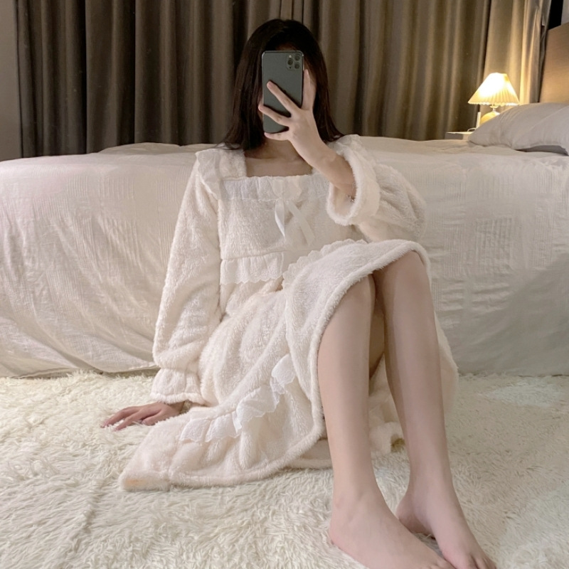 Otoño e Invierno camisón de franela vestido de longitud media de las mujeres avanzado pijamas de encaje sexy dulce terciopelo coral princesa homewear