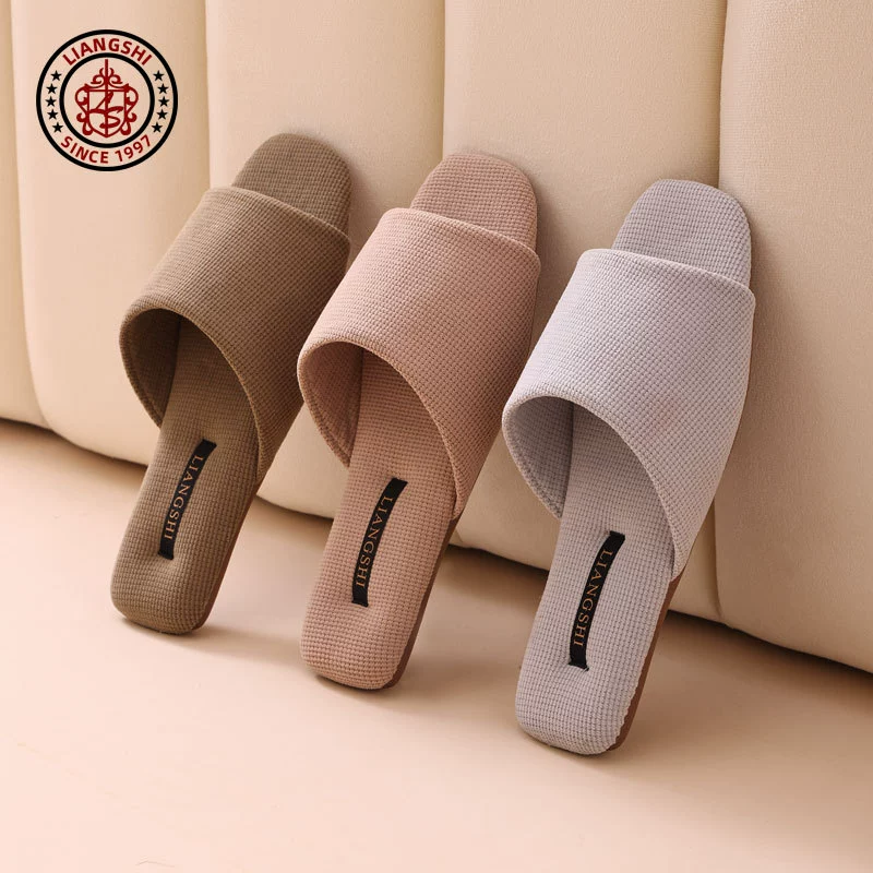 Новые открытые сандалии Liang's 2025 для весны и лета, мужские домашние тапочки для дома, женская подошва из воловьей кожи, нескользящая, легкая роскошь.
