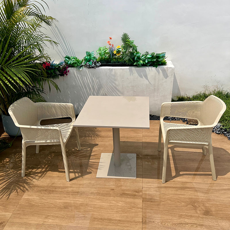 Mesa y silla de patio al aire libre combinación de balcón al aire libre zona de ocio jardín tienda de té de leche de plástico exterior impermeable y protector solar