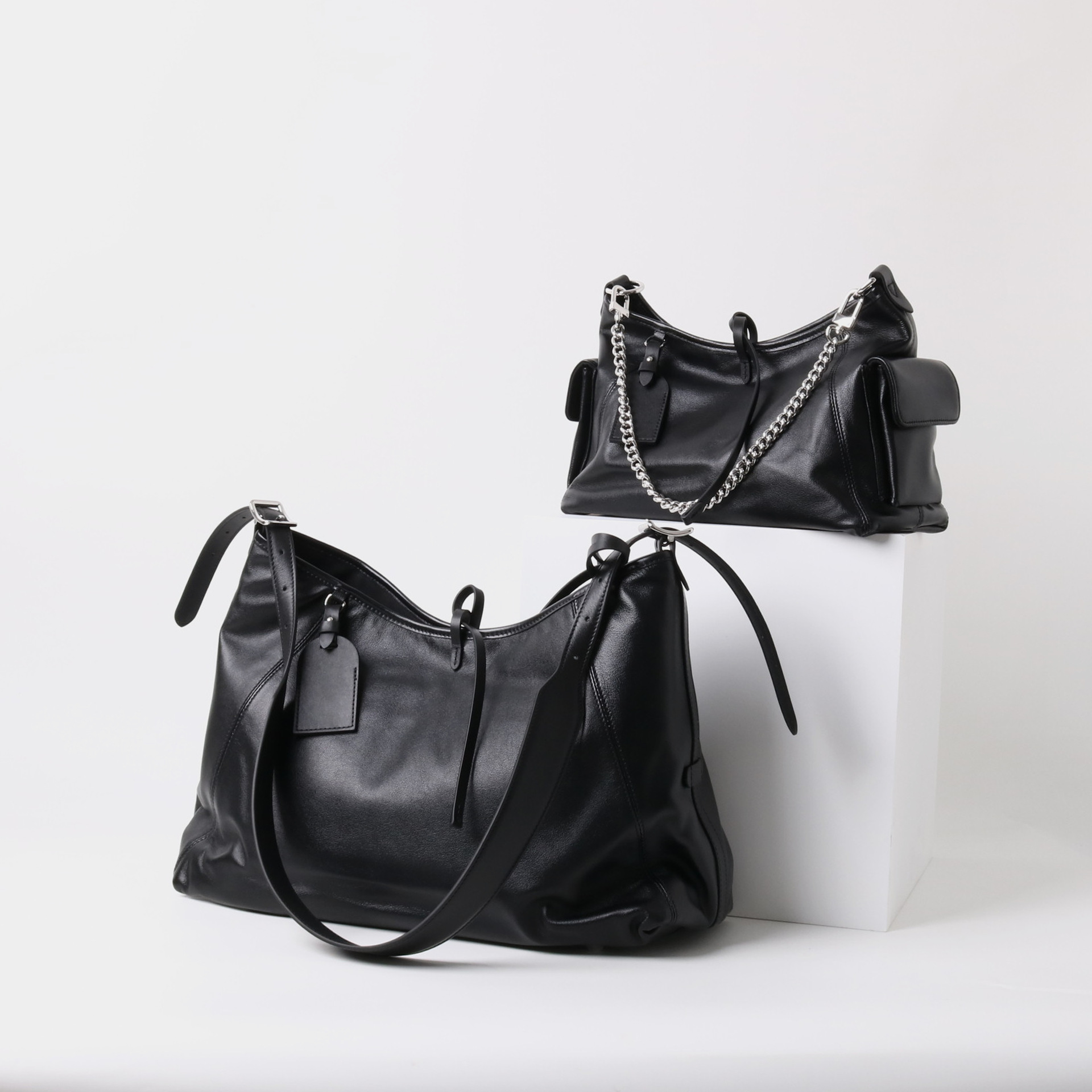 First Layer Soft Cowhide Leather, 2025 New Arrival, Warrior Black Motorcycle Single Shoulder Messenger Bag, Women's Genuine Leather Chain Tote Bag, Large - Thumbnail 4