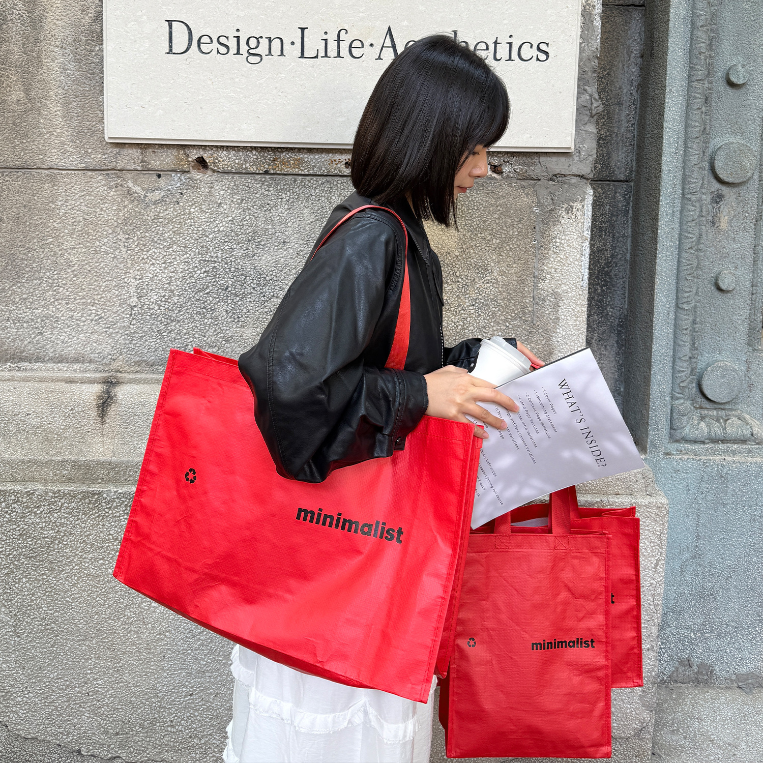 2025 nueva tienda de ropa de alta calidad bolsas de tejido tridimensionales bolsas de mano bolsas de compras de ropa de mujer logotipo personalizado rojo