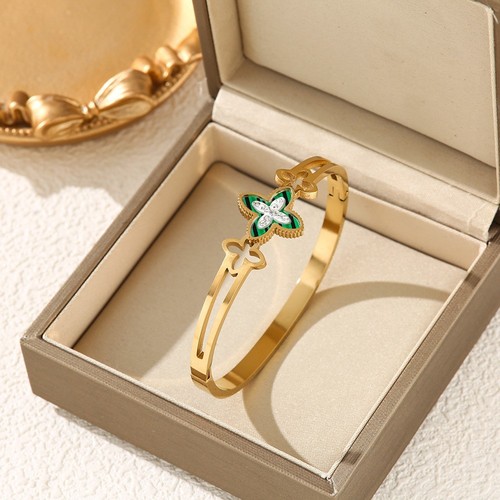 Titanium steel four-leaf clover fashionable rhombus diamond-hallmarked four-leaf clover bracelet for women, unique design with a sense of luxury, lucky clover bracelet