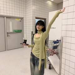 ギャルのゆらゆらとした襟の長袖の薄いtシャツの女性の早秋の新型の修身はやせている基礎の金を現して底の独特な上着を打ちます。