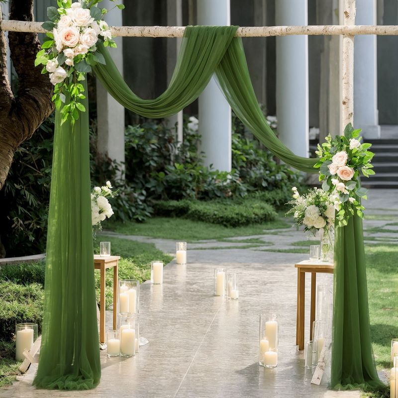 カーテンは欧米の結婚式のアーチで飾られています。|undefined