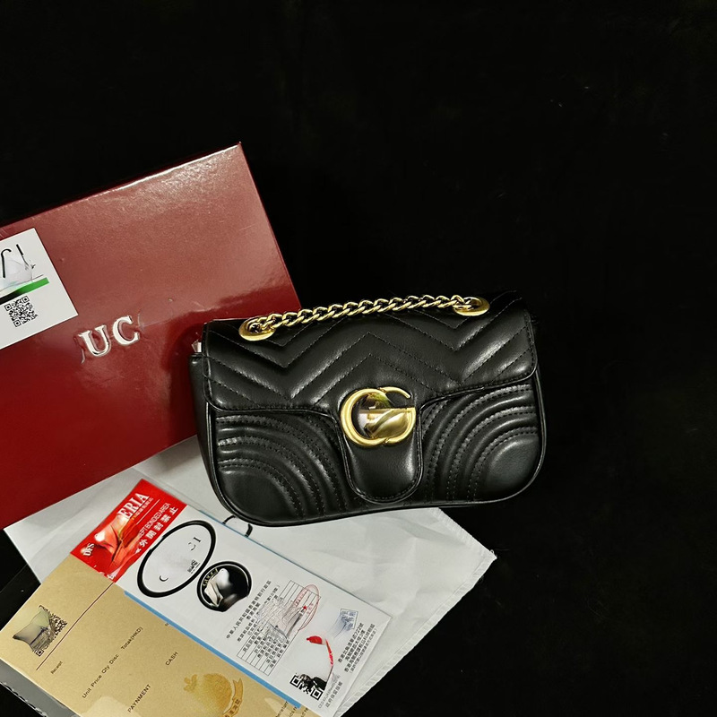 Classic Medium-Sized Marmont Small Square Bag with Wave Embroidery and Heart Design, Popular Lock Buckle Chain Shoulder Bag, Direct Export Sales Classic Medium-Sized Marmont Small Square Bag with Wave Embroidery and Heart Design, Popular Lock Buckle Chain Shoulder Bag, Direct Export Sales