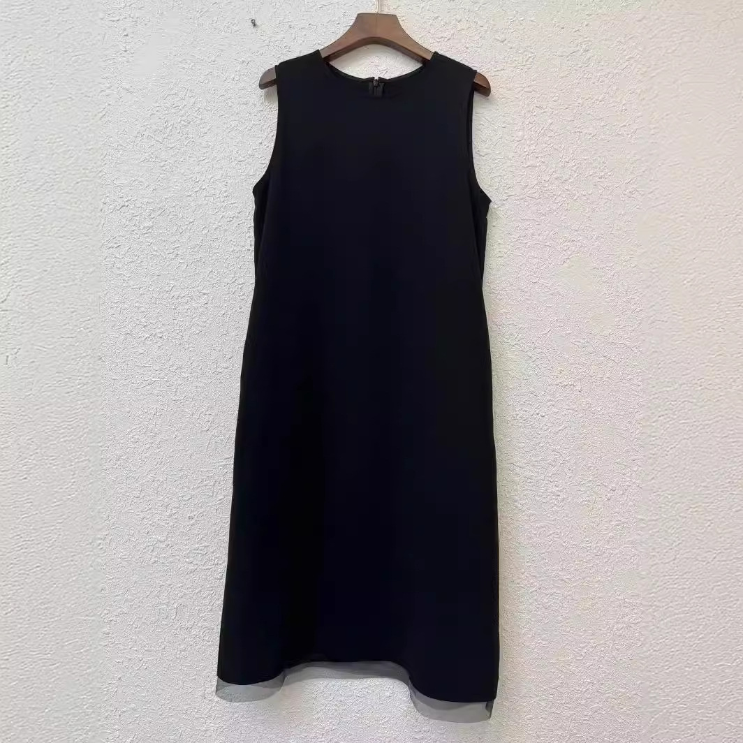 Elegant summer dress with sleeves with a round collar sleevless
