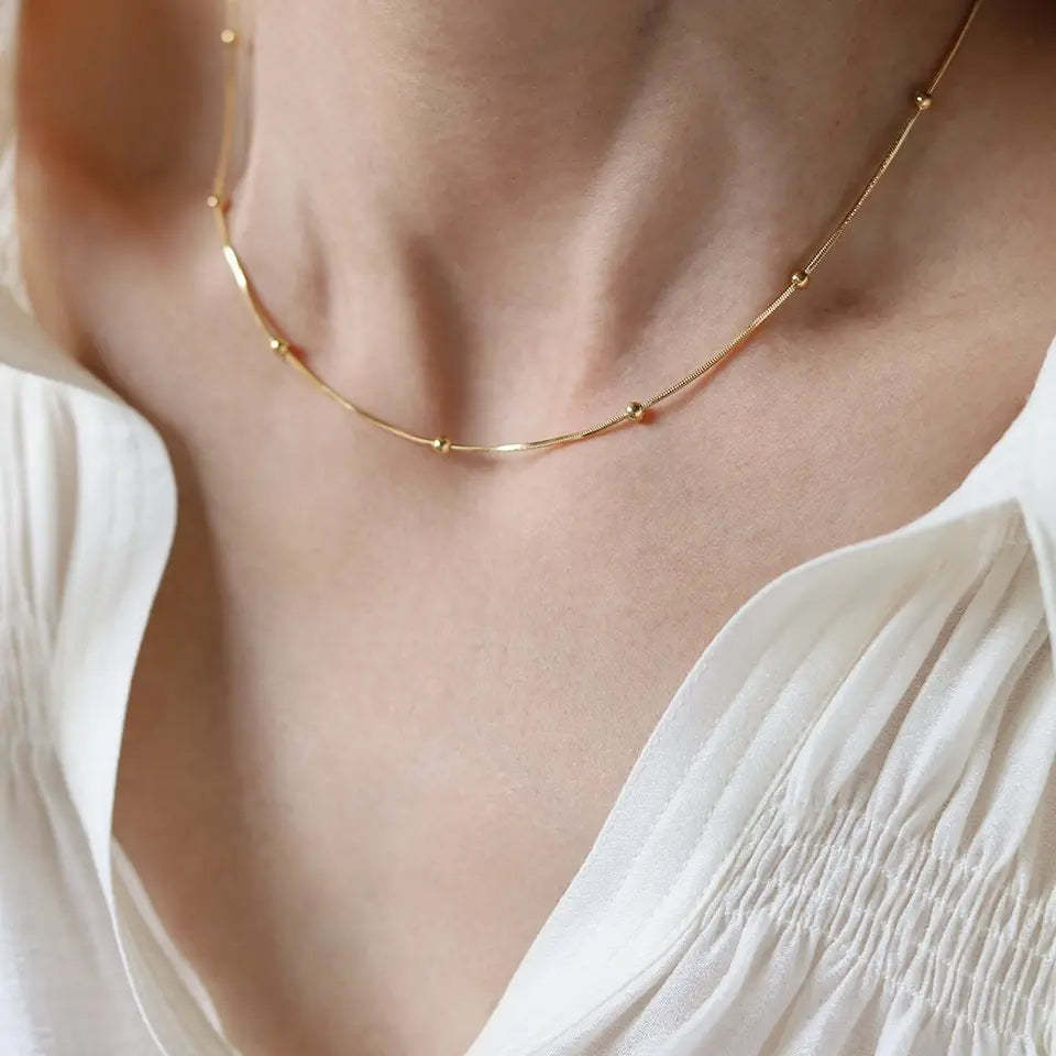 Collier cubain rétro haut de gamme en acier titane, style européen et américain, orné d'une pierre de zircon vert, à porter en niche de clavicule._voghion.com