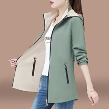 双面穿外套女春秋款2025新款中年妈妈休闲夹克宽松连帽中长款风衣