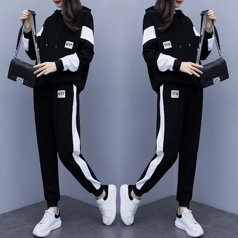 Удобный демисезонный набор другой марки: oversized спортивная толстовка и джоггеры в черном цвете и плюшево-бархатном черном