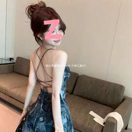 纯欲风辣妹交叉露背不规则印花吊带连衣裙女夏季外穿显瘦百搭短裙