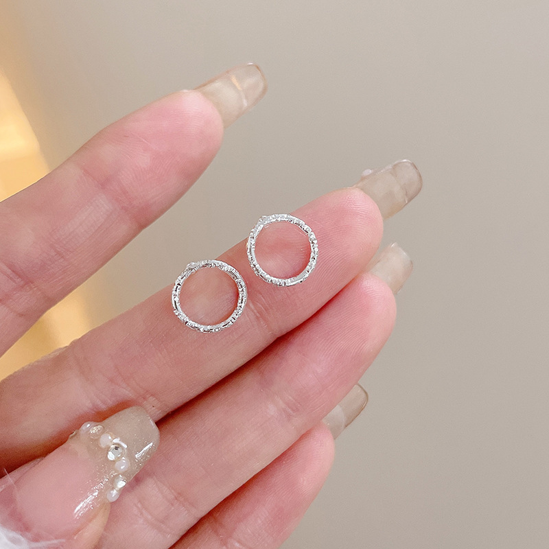 Pendientes de perlas, pendientes de estilo caliente, lujo ligero, pendientes simples de celebridades de Internet, accesorios de Yiwu, venta al por mayor
