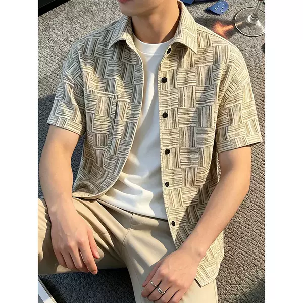 Summer plaid turn-down collar short-sleeve shirt for men, American retro style, suitable for teenagers, offering a relaxed and casual look