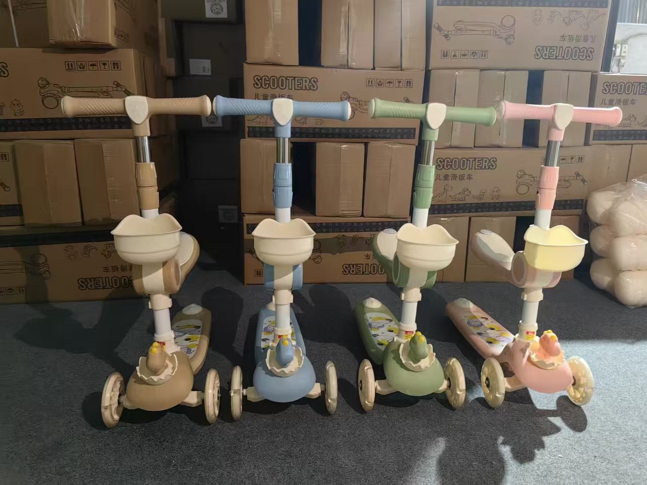 Monopatín Infantil de 3 Ruedas con Luces de Plástico