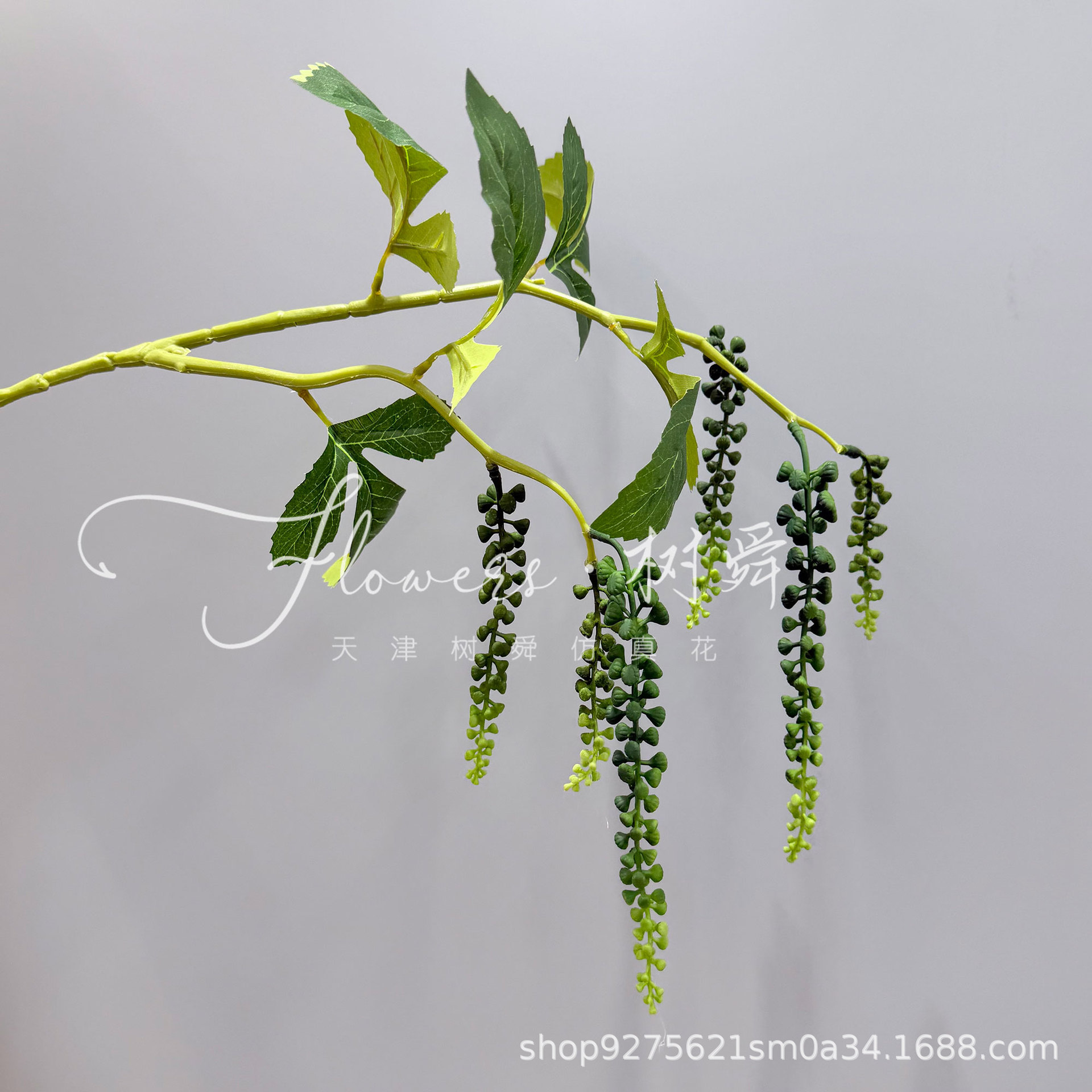 Pegamento blando de la tierra del comerciante colgante (verde)