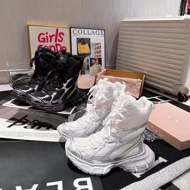 2026 New Season High-Top Breathable Dad Shoes for Women, Ultra-Fashionable Martin Boots with Thick Soles and Height-Increasing Casual Sneakers