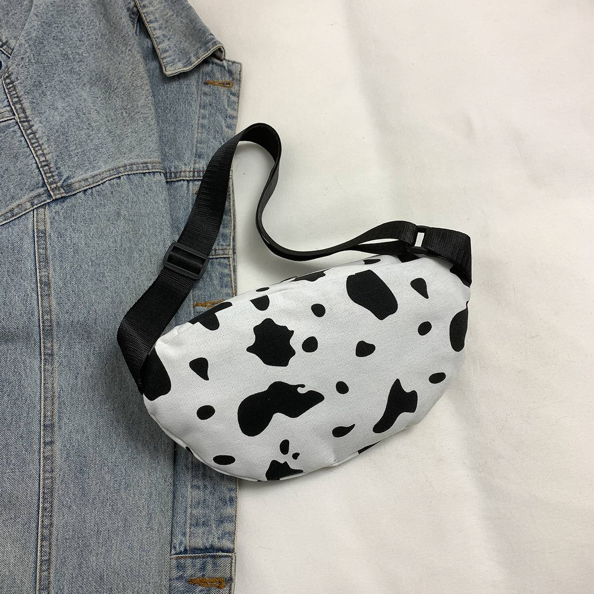 223g Weight Polyester Lining Material Zipper Closure Type Sling Strap Strap Type Fanny Pack Bags Type Casual, Daily, Shopping Occasion Nylon Material Cows, Solid Color Pattern All Seasons Season Women's Gender Basic Style Oval Shape Women's Basic Cows Solid Color Nylon Waist Bags 45