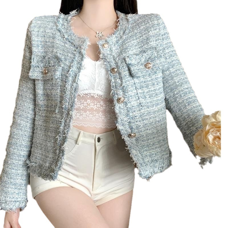 小香風コートの女性のレトロな春と秋の新しいデザイン感のある雰囲気の外に長袖のユニークな短い上着の女性を着ています。|undefined
