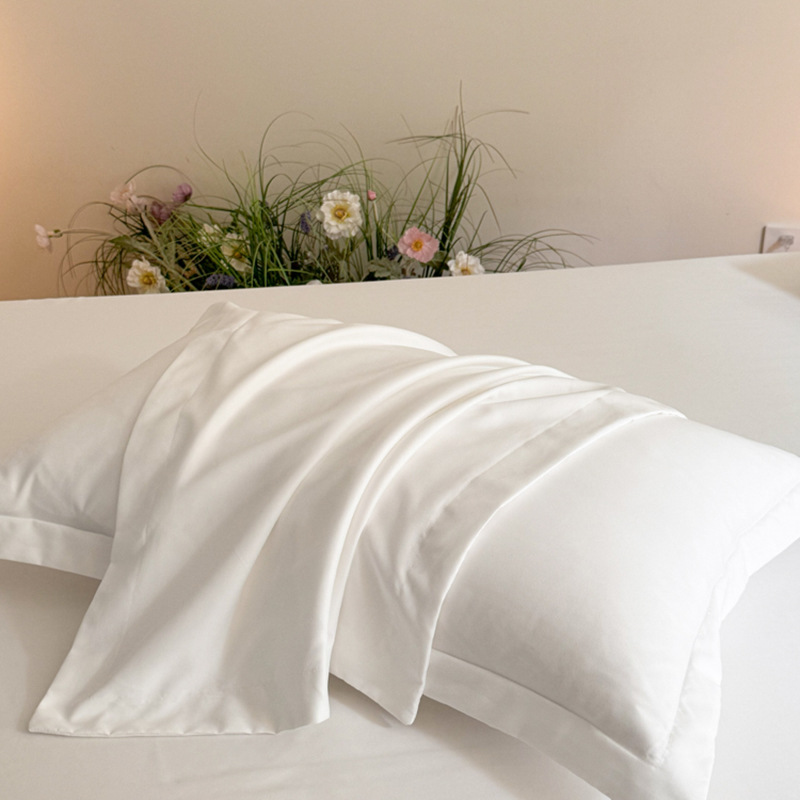 Casa de alojamiento ropa de cama de algodón cuatro piezas hoteles sábanas cubierta de cama de hotel blanco puro cubierta de colcha gruesa tres piezas al por mayor