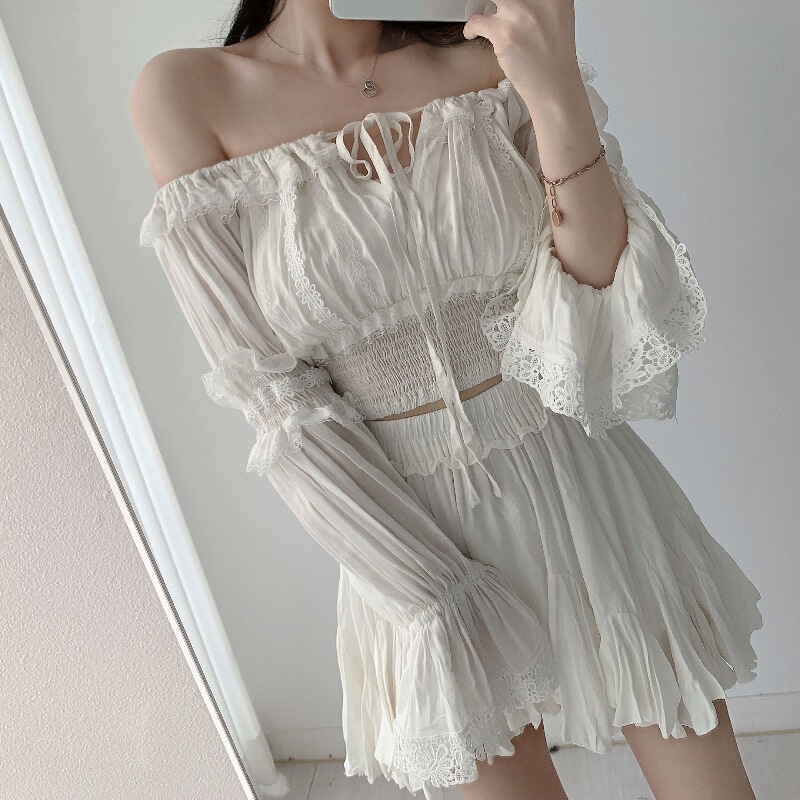 In Stock: Korean Dongdaemun Heavy-Duty One-Shoulder Lace Top + Versatile Stylish Sweet Dress Two-Piece Set In Stock: Korean Dongdaemun Heavy-Duty One-Shoulder Lace Top + Versatile Stylish Sweet Dress Two-Piece Set