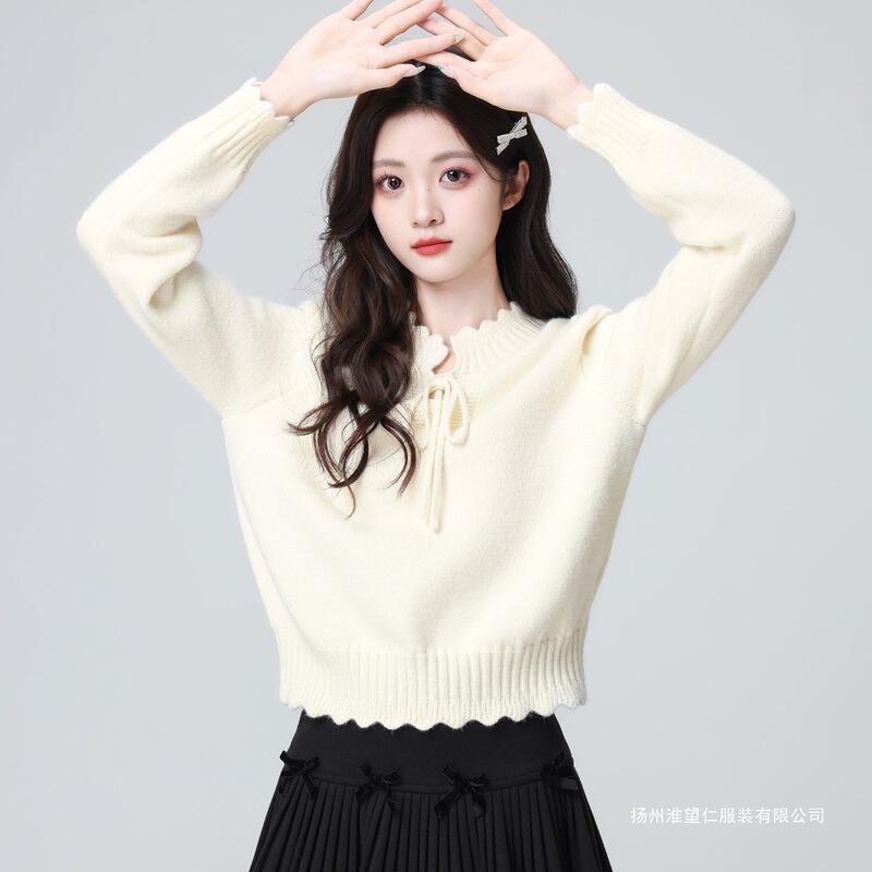 2026 winter new style lace-up loose-fitting knitted sweater with white round neck for women, autumn and winter short top