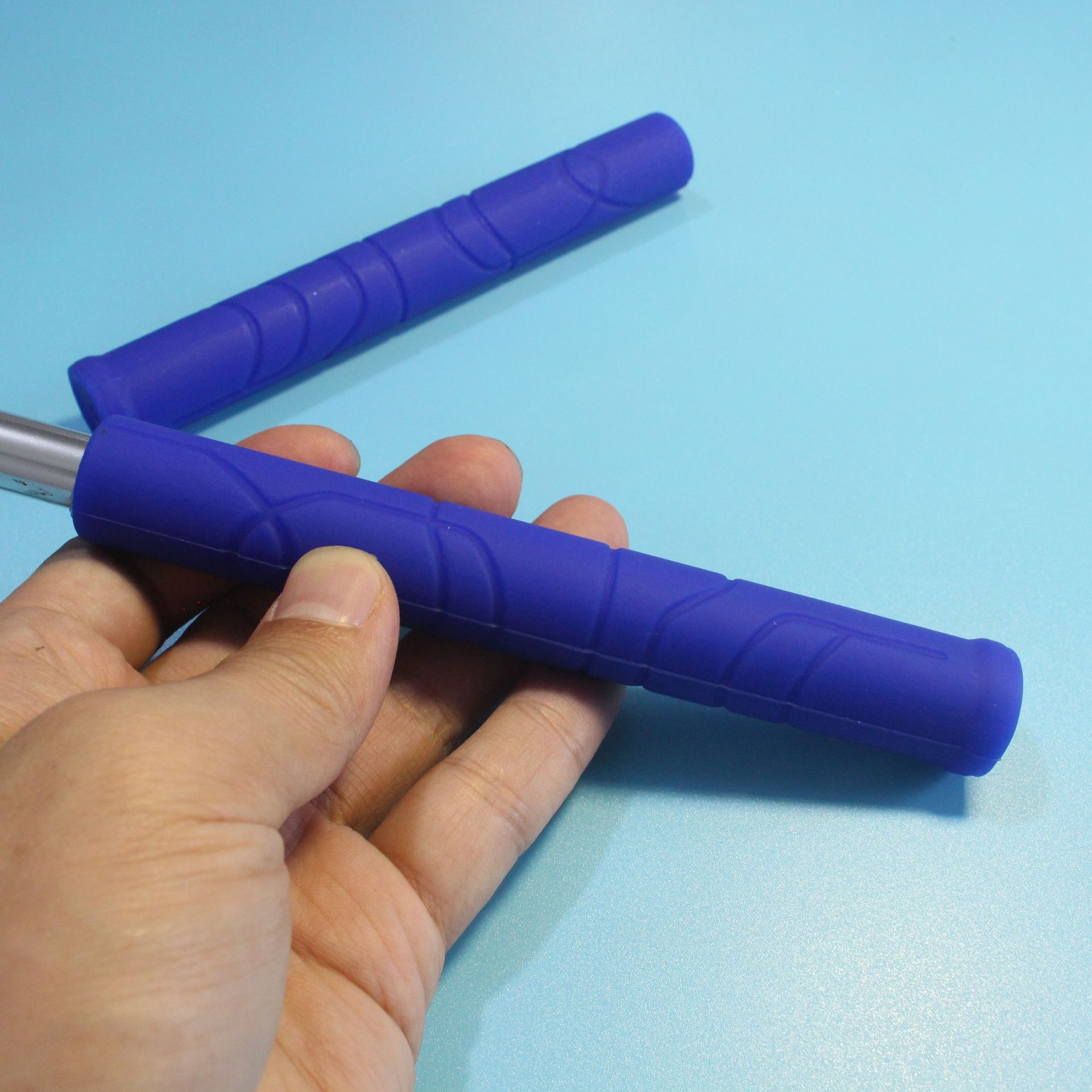 工厂加工 13mm铝管金属管铁管塑料硅胶手柄套 防滑防烫握把橡胶套