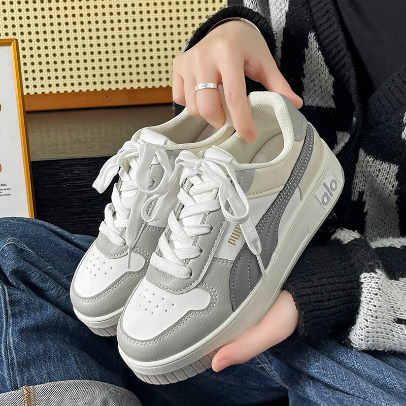 Casual Style Black and White Contrasting Color Sneakers for Women, Thick-Soled Lace-Up White Shoes, Versatile Student Sneakers, 2026 Spring and Summer Women's Shoes