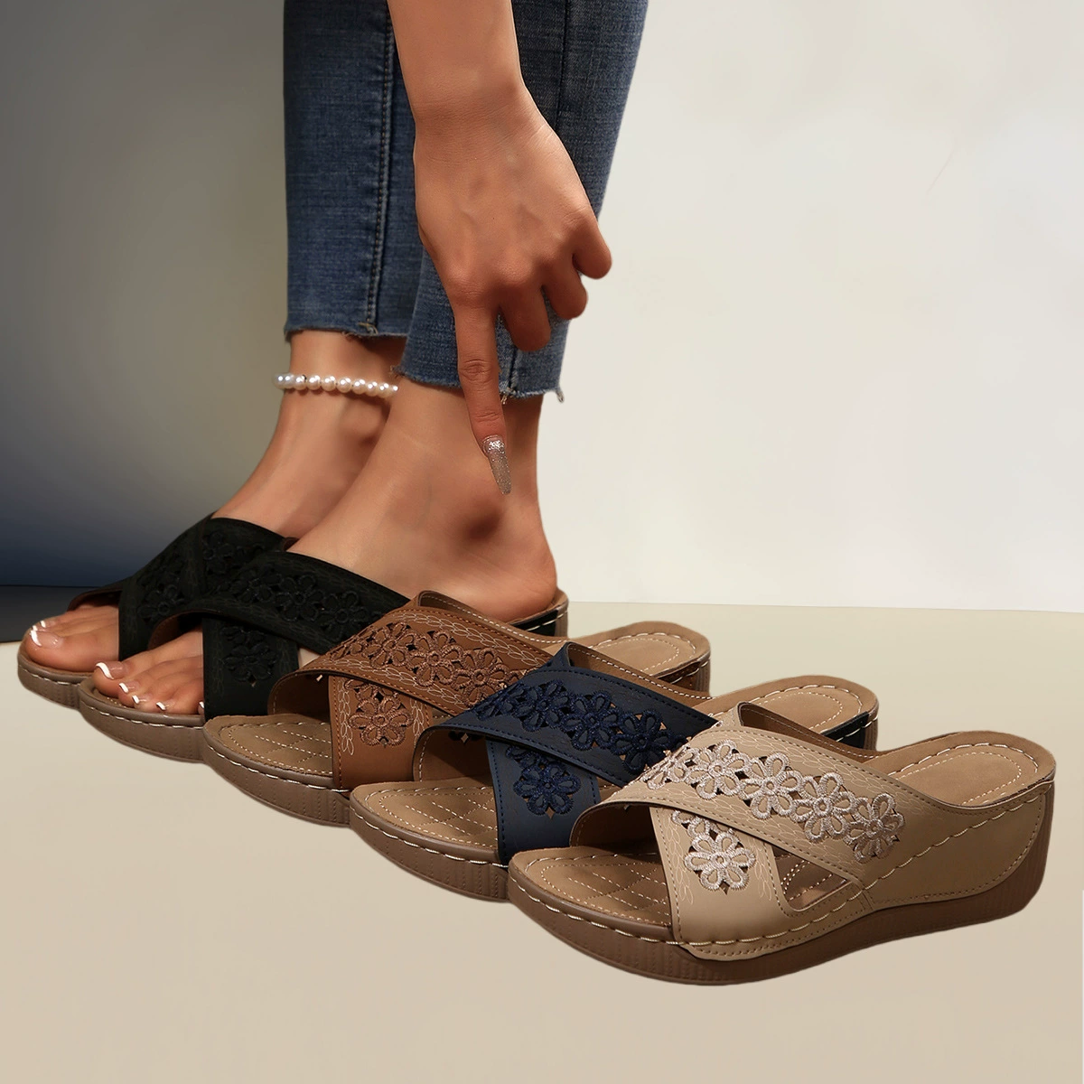 Женские тапочки на толстой подошве с полым перекрестным ремешком, женские тапочки со строчкой, женские тапочки на танкетке