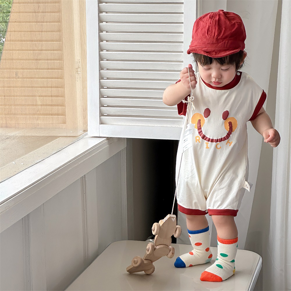 Estilo delgado de verano de estilo coreano, ropa de salida de clase, cara sonriente de dibujos animados, bebé de un año, cuello redondo sin mangas, mono casual