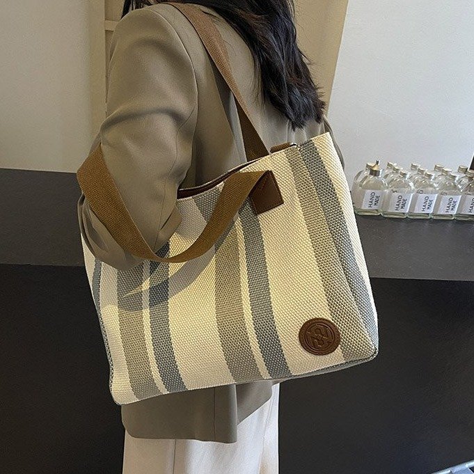 Muestra tu personalidad y deja que los bolsos de mujer se conviertan en tu logotipo