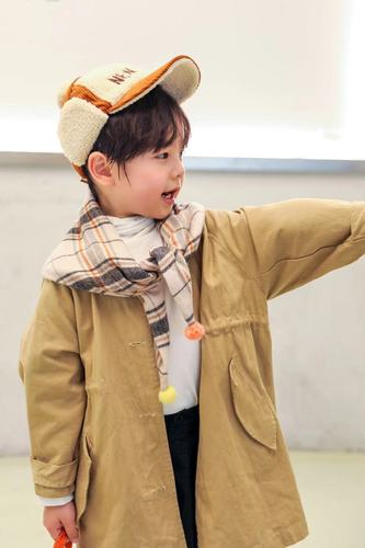 Autumn and Winter Triangle Scarves for Boys and Girls, Children's Knit Scarves, Soft and Warm Grid Square Scarves, Comfortable Kindergarten Neck Scarves