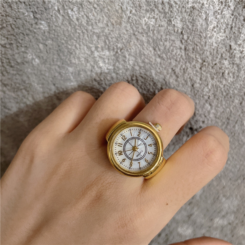 Simple gold round watch