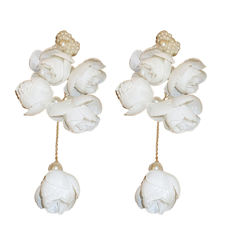 Pendientes largos de perlas de flor de súper hada con aguja de plata Pendientes de borla de sentido de alta gama de moda de nicho Pendientes exagerados de viaje para mujer