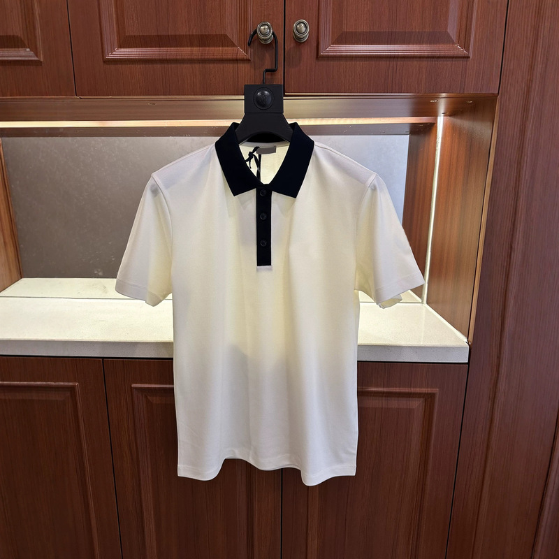 Authentic Version 2026 Spring/Summer New Men's Polo Shirt with Turn-Down Collar and Short Sleeves, Mc Moncler T-Shirt, Agent Distribution Authentic Version 2026 Spring/Summer New Men's Polo Shirt with Turn-Down Collar and Short Sleeves, Mc Moncler T-Shirt, Agent Distribution